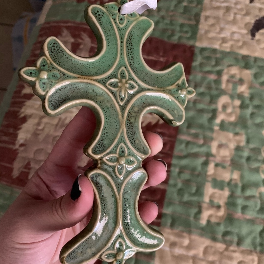 Ceramic Cross - Picture 3 of 3